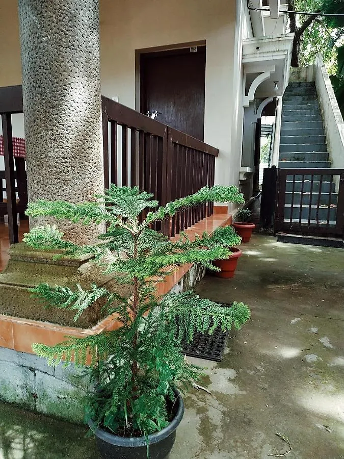 ורקלה Rainbow Cliff Homestay מלון